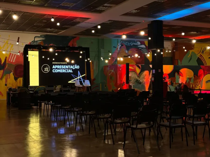 Salão de Eventos Shopping Estação em formato auditório para palestras e convenções