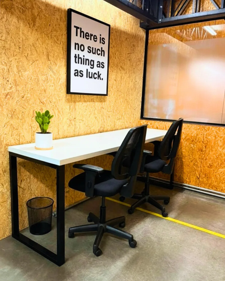 Escritório Privativo com estações de trabalho na Aldeia Coworking