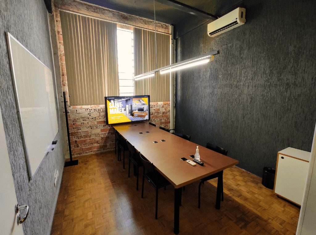 Sala de reunião em Curitiba na Aldeia Coworking