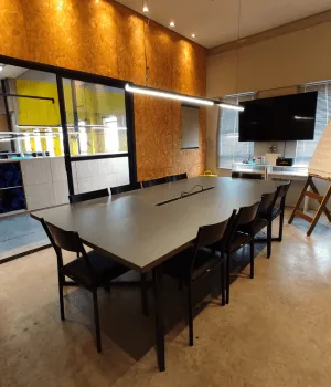 Sala de reunião em Curitiba para 12 pessoas na Aldeia Coworking