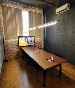 Sala de reunião em Curitiba para 8 pessoas na Aldeia Coworking