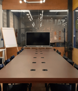 Sala de reunião em Curitiba para 12 pessoas na Aldeia Coworking