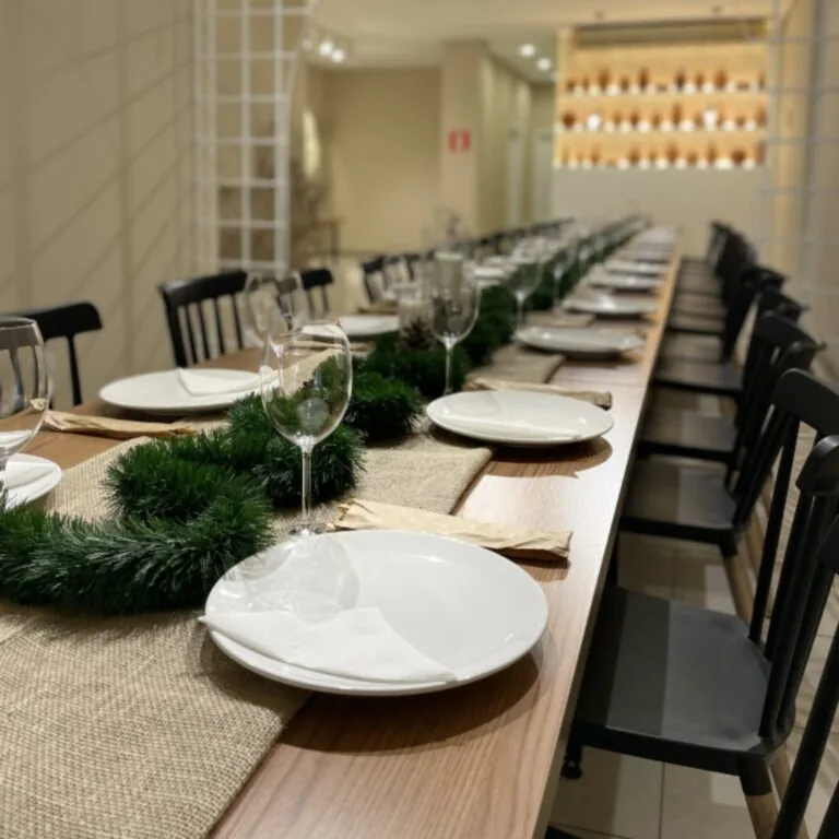 mobiliário incluso para evento no restaurante